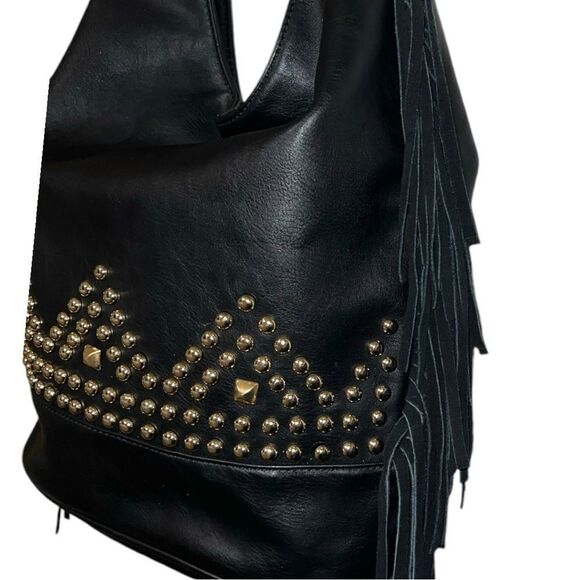 Super cute black faux leather bag with fringe on both sides! - Picture 3 of 13
